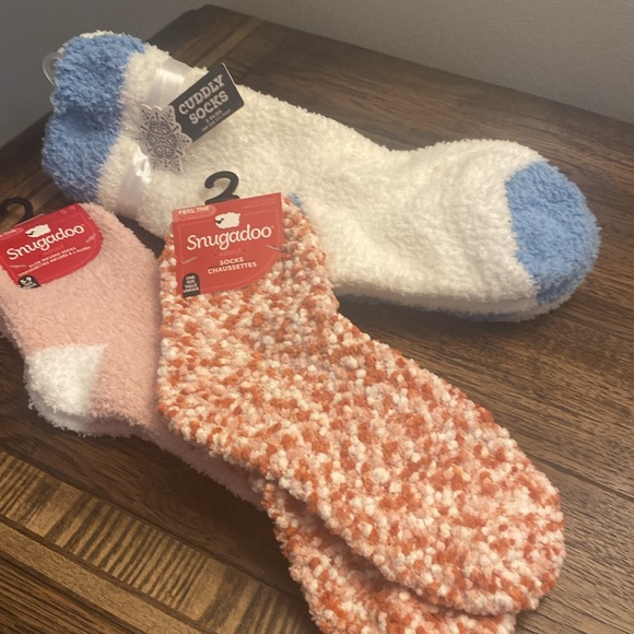 Bundle of 4 Pairs of Snugadoo and Cuddly Socks NWT - Picture 2 of 3